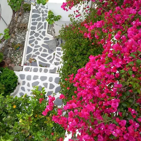 Country house Poros In Garden *